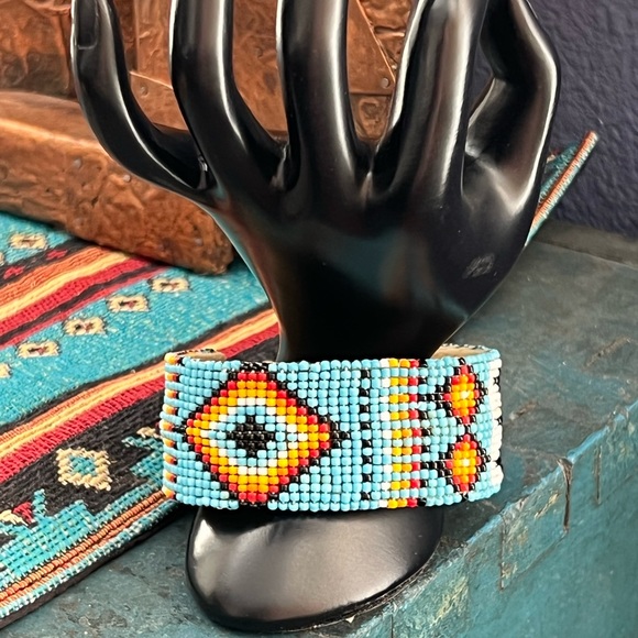 Native American Beaded Bracelet - Picture 10 of 13